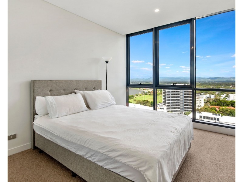 2 Como Crescent, Southport QLD 4215