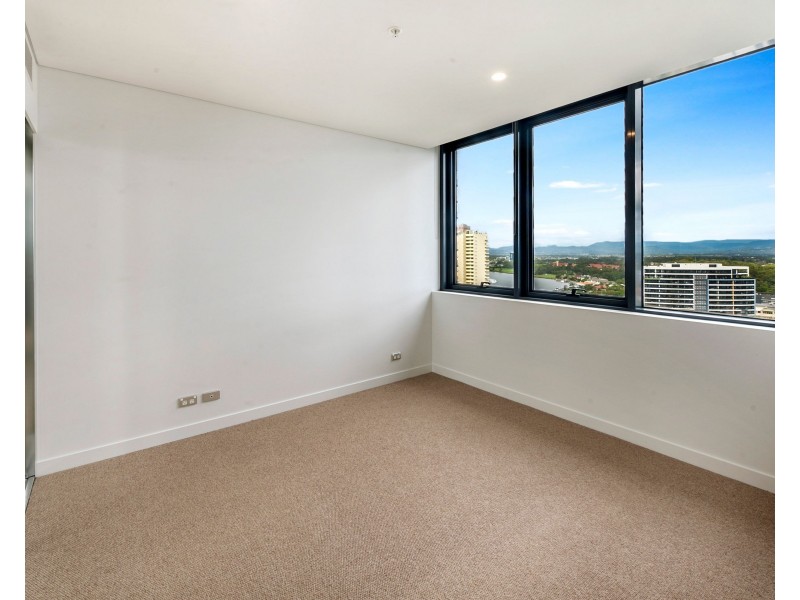 2 Como Crescent, Southport QLD 4215