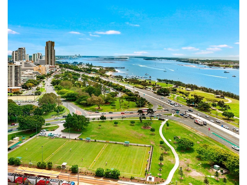 2 Como Crescent, Southport QLD 4215