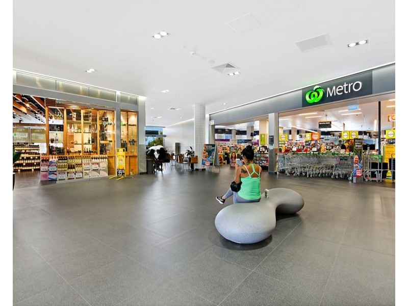 2 Como Crescent, Southport QLD 4215