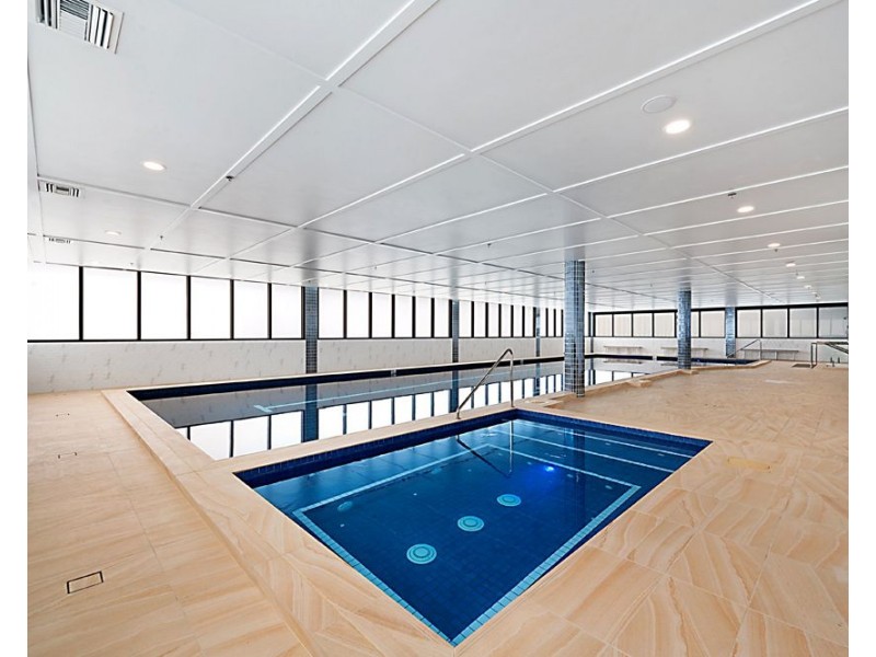 2 Como Crescent, Southport QLD 4215