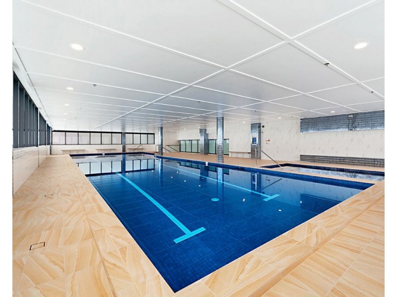 2 Como Crescent, Southport QLD 4215