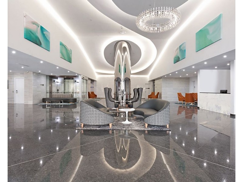 2 Como Crescent, Southport QLD 4215