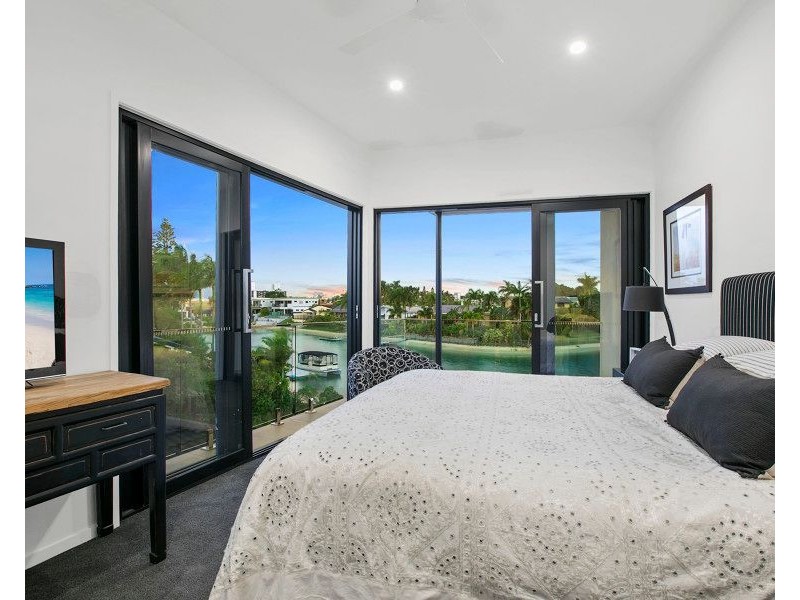 Villa 1/38 Merrimac Boulevard, Broadbeach Waters QLD 4218
