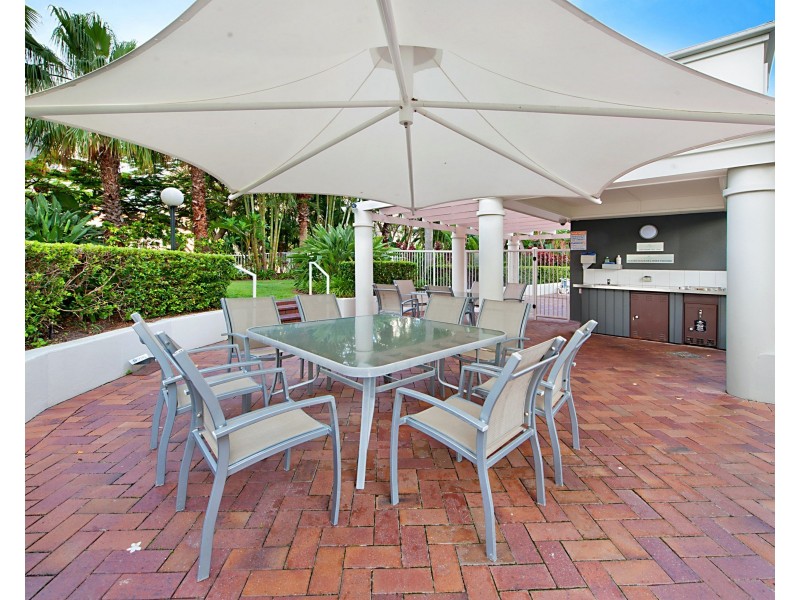 The Crest, 15 Breaker Street, Main Beach QLD 4217
