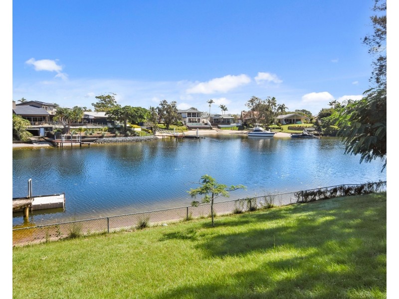17 Huon Street, Broadbeach Waters QLD 4218