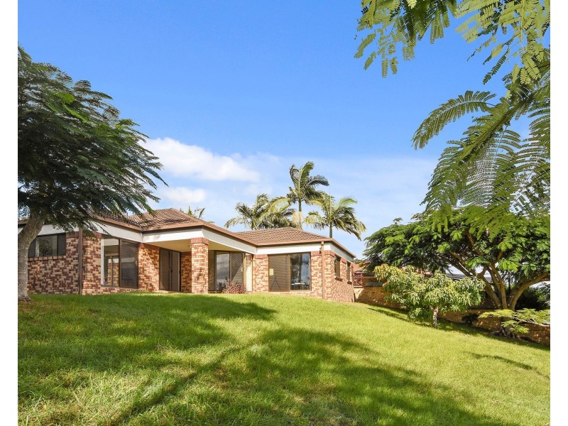 17 Huon Street, Broadbeach Waters QLD 4218