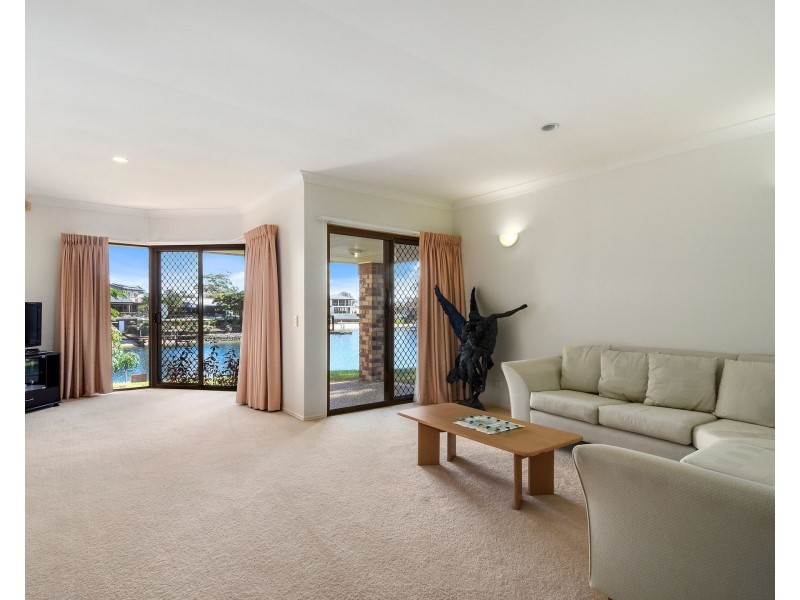 17 Huon Street, Broadbeach Waters QLD 4218