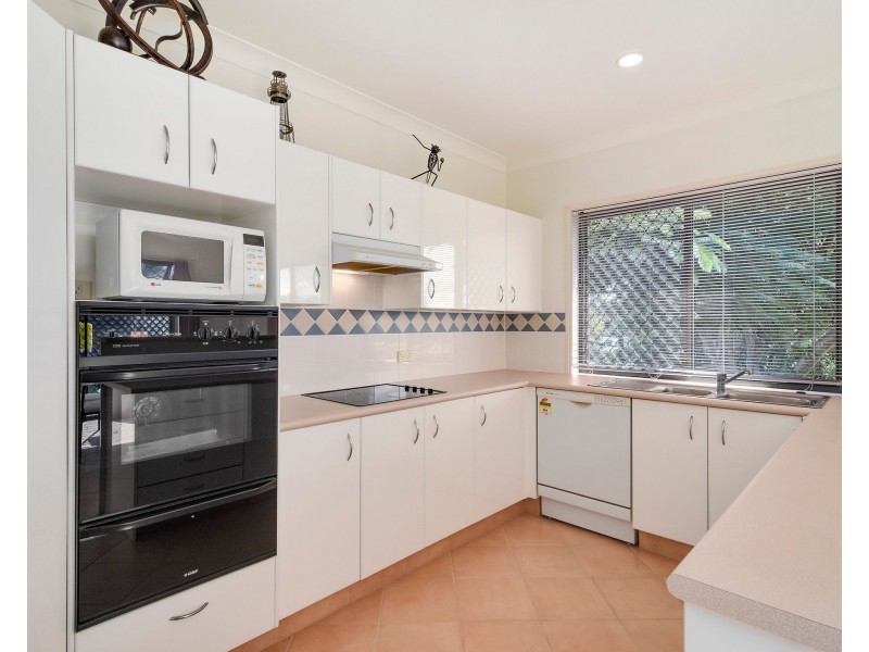 17 Huon Street, Broadbeach Waters QLD 4218