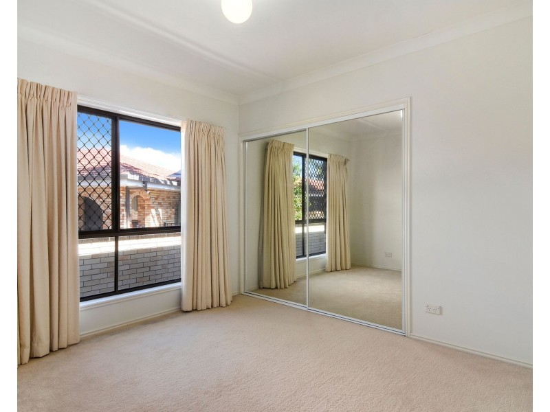 17 Huon Street, Broadbeach Waters QLD 4218