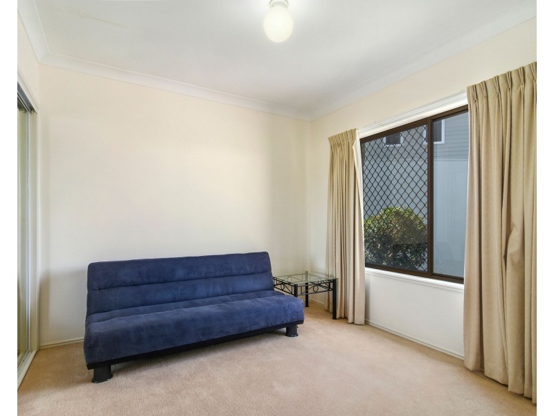 17 Huon Street, Broadbeach Waters QLD 4218