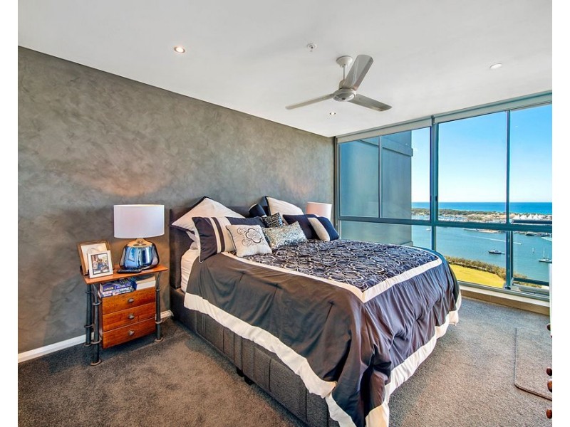 1 Como Crescent, Southport QLD 4215