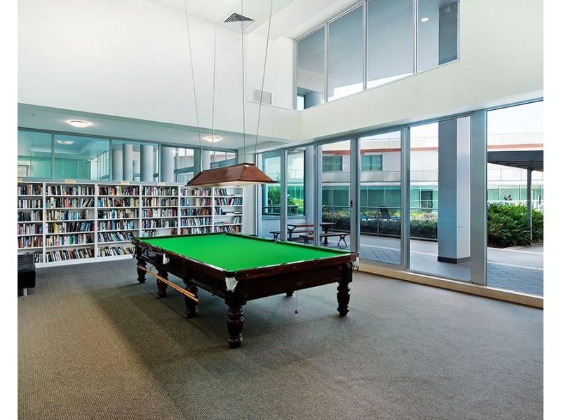 1 Como Crescent, Southport QLD 4215