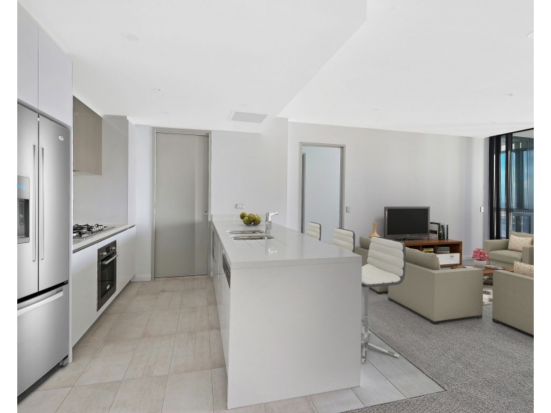 2 Como Crescent, Southport QLD 4215