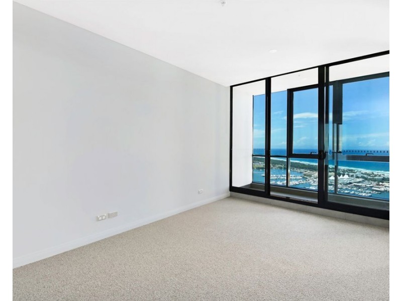 2 Como Crescent, Southport QLD 4215
