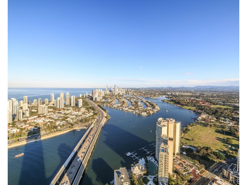 2 Como Crescent, Southport QLD 4215