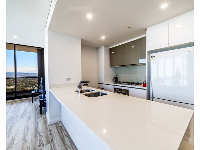 2 Como Crescent, Southport QLD 4215