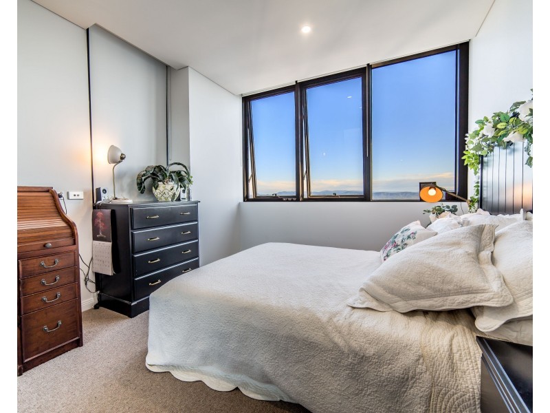 2 Como Crescent, Southport QLD 4215