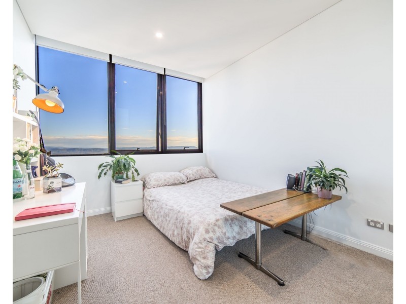 2 Como Crescent, Southport QLD 4215