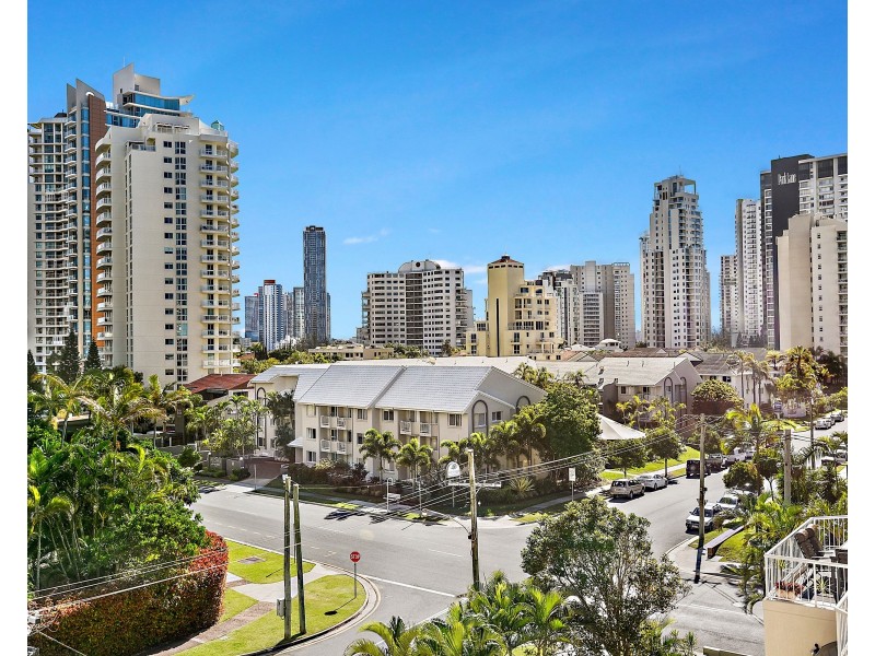 15/15 Pacific Street, Main Beach QLD 4217