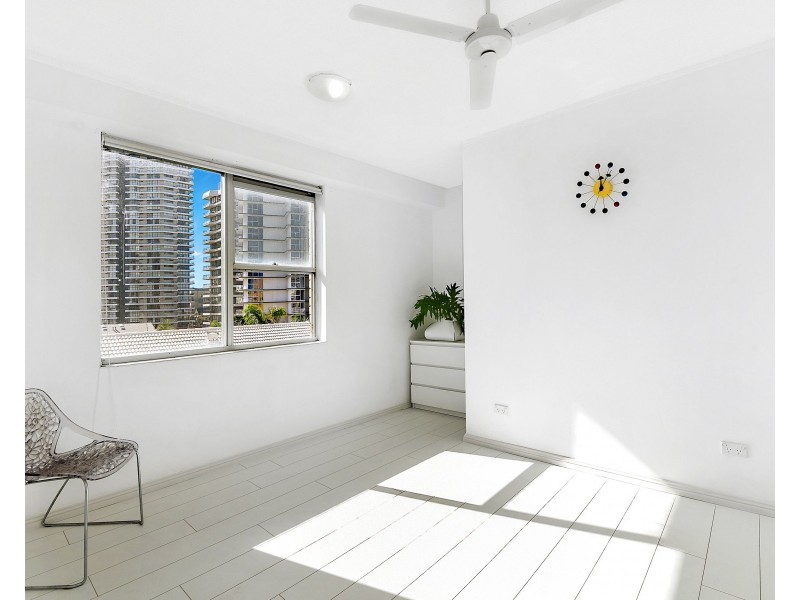 15/15 Pacific Street, Main Beach QLD 4217