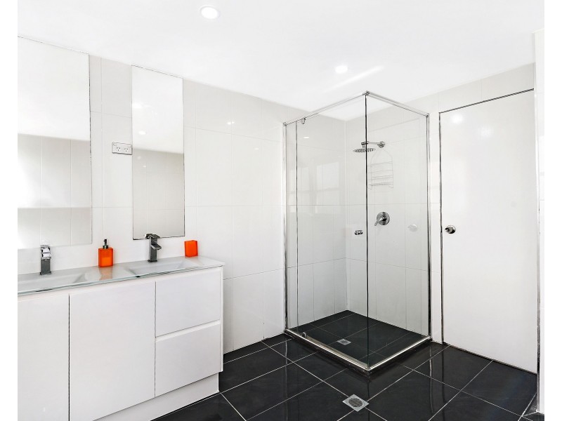 15/15 Pacific Street, Main Beach QLD 4217