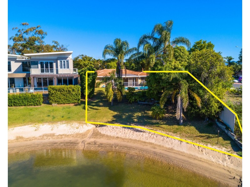 4 La Spezia Court, Isle Of Capri QLD 4217