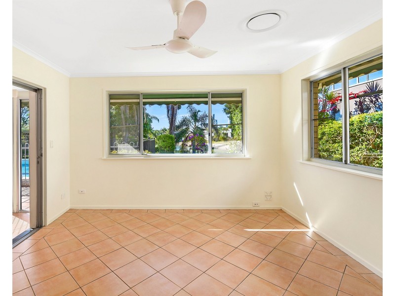 4 La Spezia Court, Isle Of Capri QLD 4217