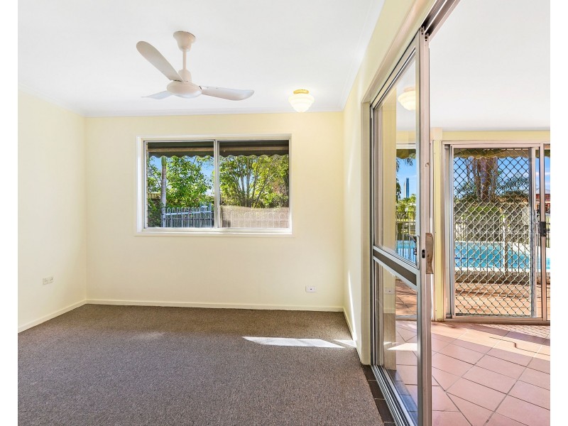 4 La Spezia Court, Isle Of Capri QLD 4217