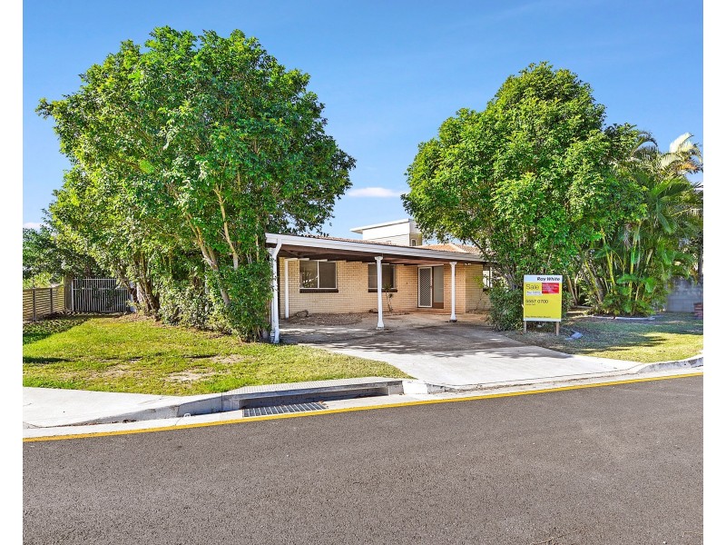 4 La Spezia Court, Isle Of Capri QLD 4217