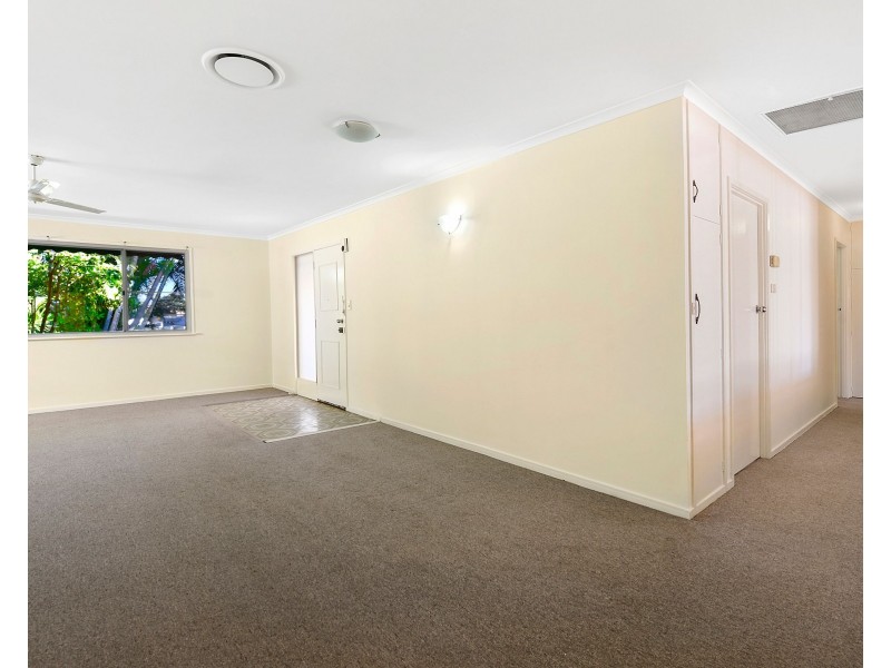 4 La Spezia Court, Isle Of Capri QLD 4217