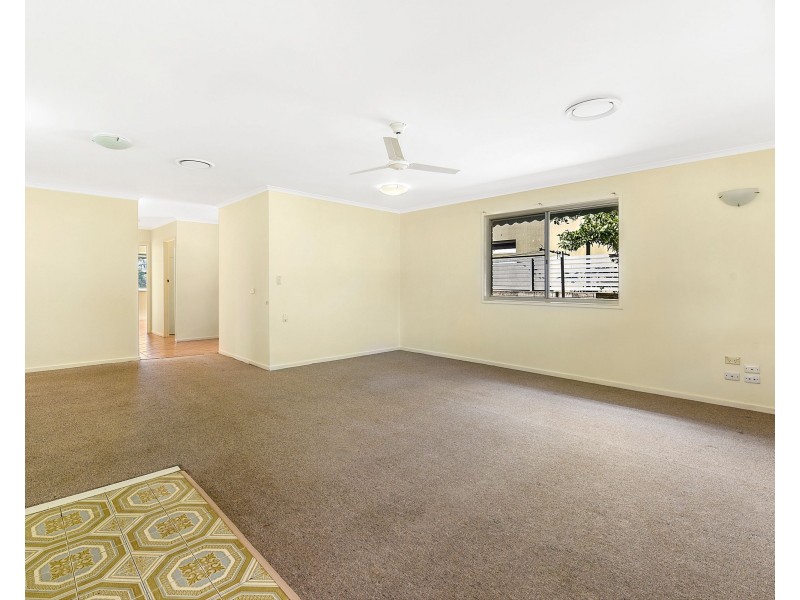 4 La Spezia Court, Isle Of Capri QLD 4217