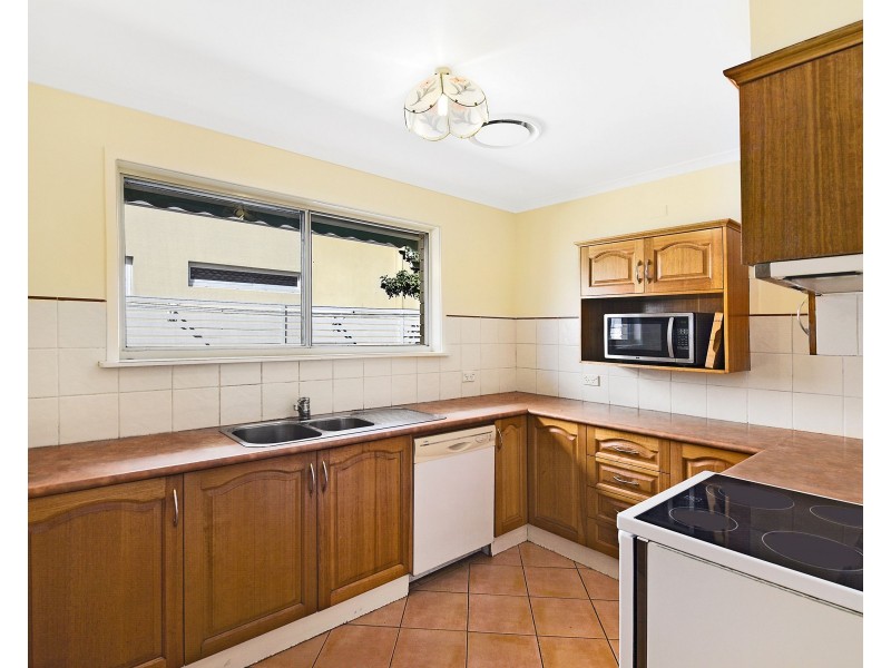 4 La Spezia Court, Isle Of Capri QLD 4217