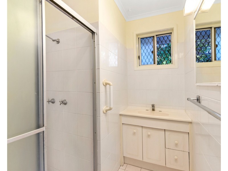 4 La Spezia Court, Isle Of Capri QLD 4217