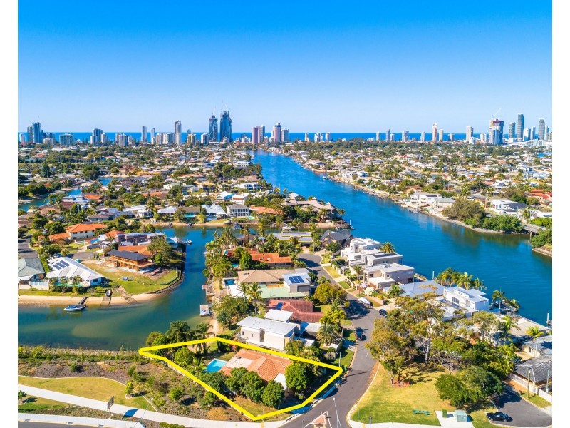 4 La Spezia Court, Isle Of Capri QLD 4217