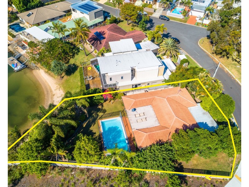 4 La Spezia Court, Isle Of Capri QLD 4217