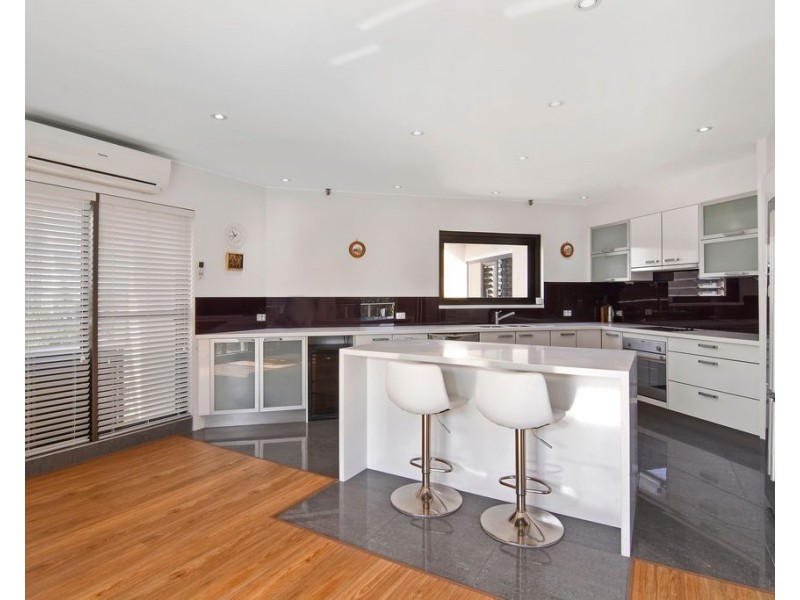 9/2 Admiralty Drive, Surfers Paradise QLD 4217