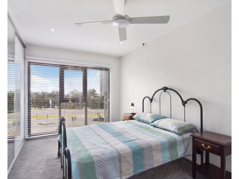 9/2 Admiralty Drive, Surfers Paradise QLD 4217