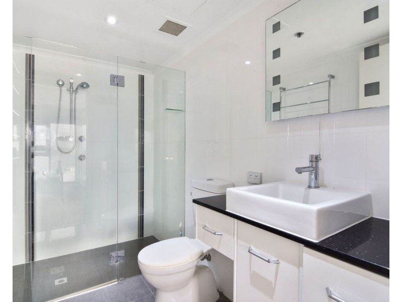 9/2 Admiralty Drive, Surfers Paradise QLD 4217