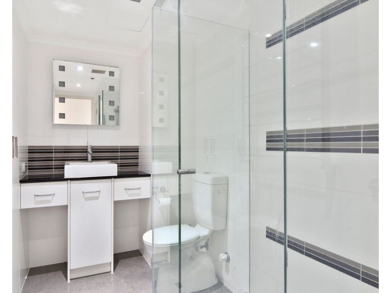 9/2 Admiralty Drive, Surfers Paradise QLD 4217