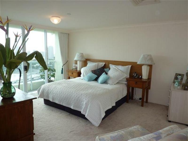 75 Brighton Parade, Southport QLD 4215