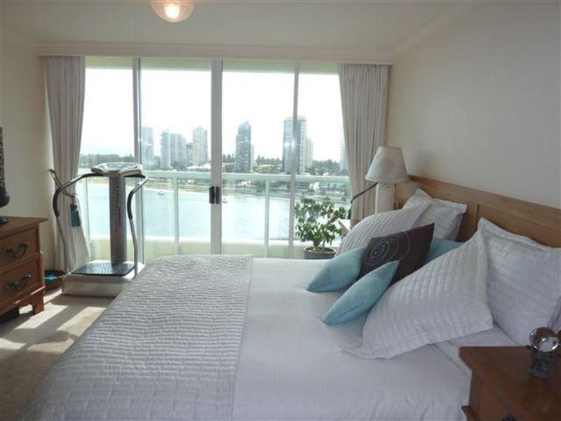 75 Brighton Parade, Southport QLD 4215