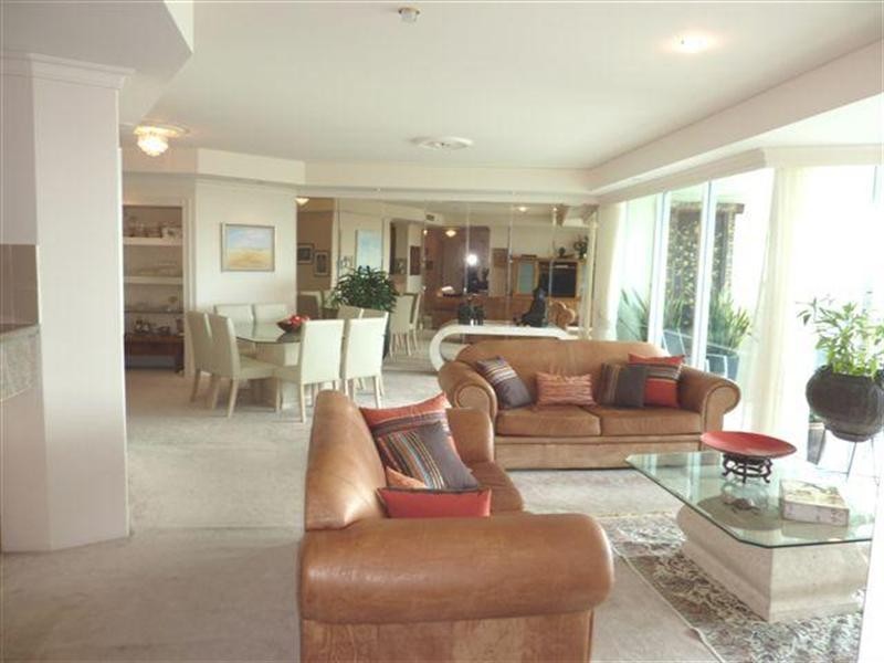 75 Brighton Parade, Southport QLD 4215