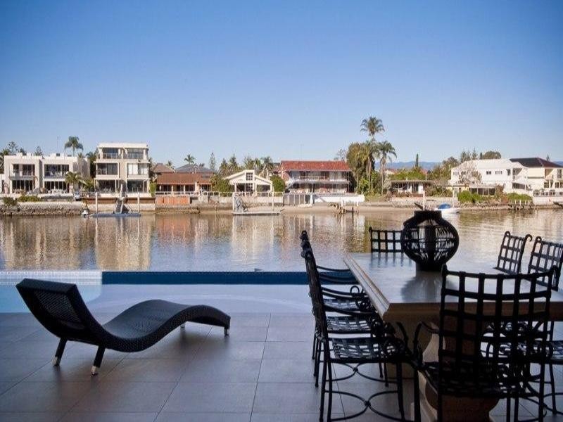 Chevron Island QLD 4217