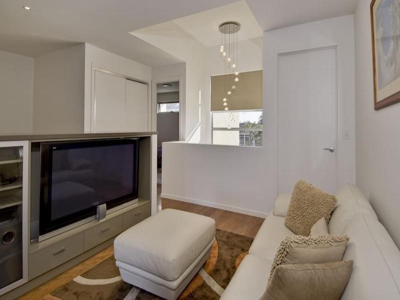 Chevron Island QLD 4217