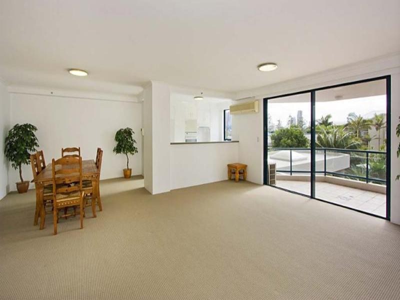 4 Waratah  22 Montgomery Avenue, Main Beach QLD 4217