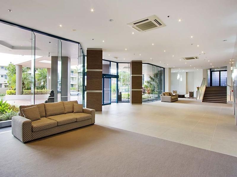 4 Waratah  22 Montgomery Avenue, Main Beach QLD 4217