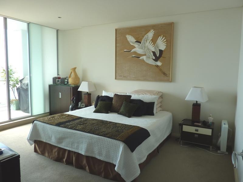 1 Como Crescent, Southport QLD 4215