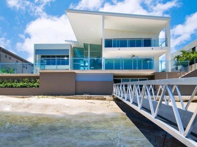 Main Beach QLD 4217