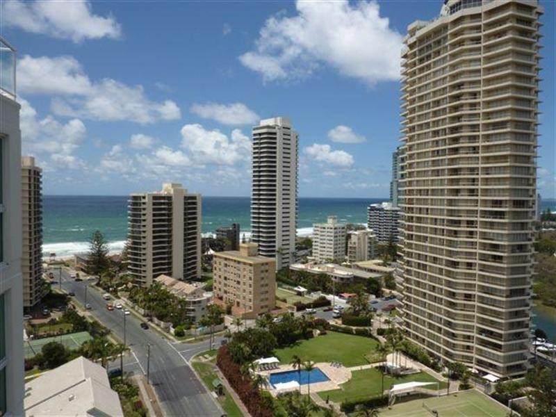 15 Breaker Street, Main Beach QLD 4217